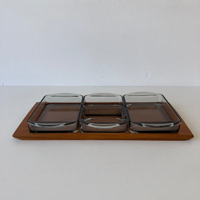 
                  
                    Vintage serveerschaaltje teak met 4 glazen bakjes
                  
                
