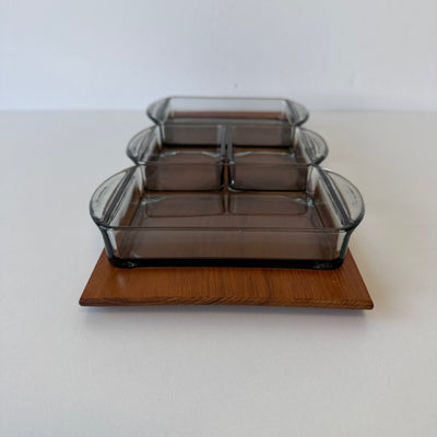 
                  
                    Vintage serveerschaaltje teak met 4 glazen bakjes
                  
                
