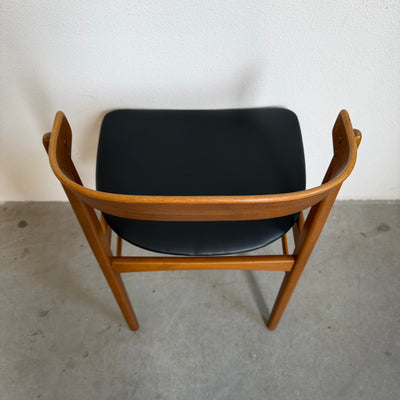 
                  
                    Vintage Farstrup stoel model 206 zwart skai
                  
                