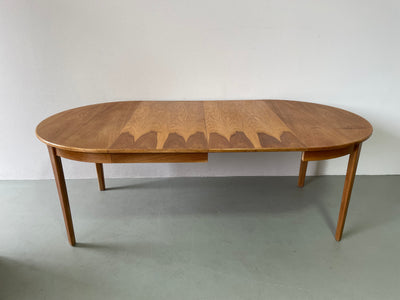 
                  
                    Eettafel uitschuifbaar rond
                  
                
