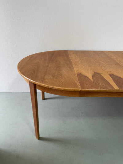 
                  
                    Eettafel uitschuifbaar rond
                  
                