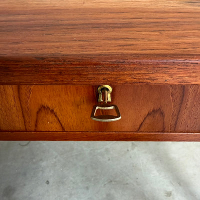 
                  
                    Deens vintage bureau in teak
                  
                