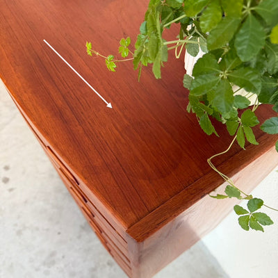 
                  
                    Vintage teak ladekast breed en afgerond
                  
                