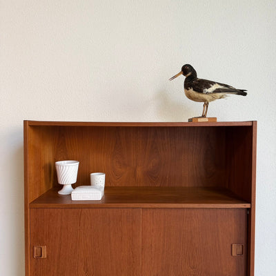
                  
                    Teak vintage boekenkast met schuifdeurtjes
                  
                