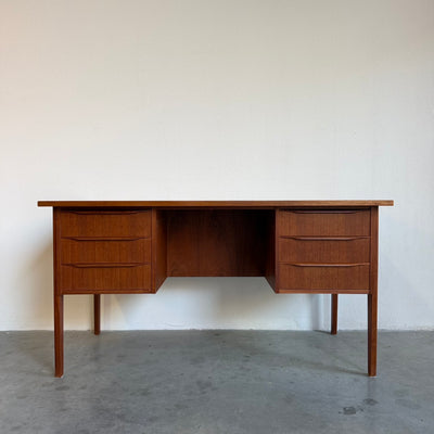 
                  
                    Vintage bureau 2 kanten teak
                  
                