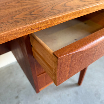 
                  
                    Vintage bureau 2 kanten teak
                  
                