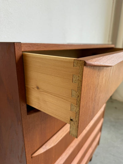 
                  
                    A - Paleishotel ladekast 6* teak - LOUI.STORE
                  
                