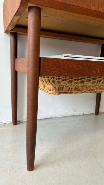 
                  
                    Bijzettafel met mandje + lade - LOUI.STORE
                  
                