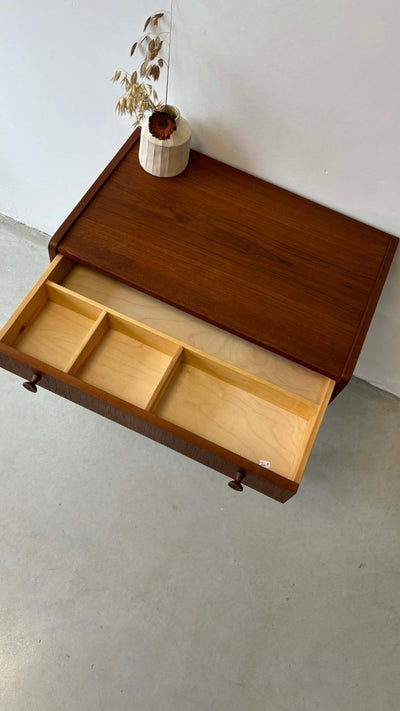 
                  
                    Bijzettafel met mandje + lade - LOUI.STORE
                  
                