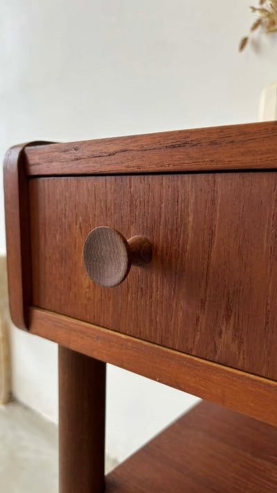 
                  
                    Bijzettafel met mandje + lade - LOUI.STORE
                  
                