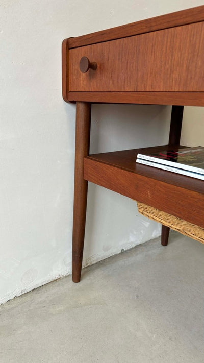 
                  
                    Bijzettafel met mandje + lade - LOUI.STORE
                  
                