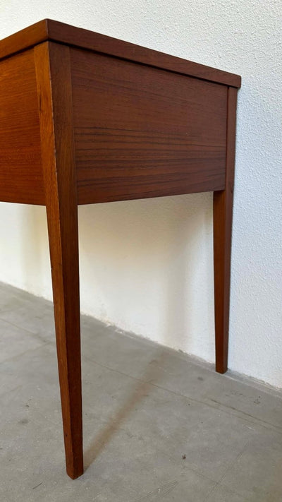 
                  
                    Bijzettafeltje vakken - klep - LOUI.STORE
                  
                