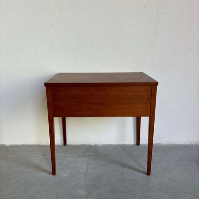 
                  
                    Bijzettafeltje vakken - klep - LOUI.STORE
                  
                