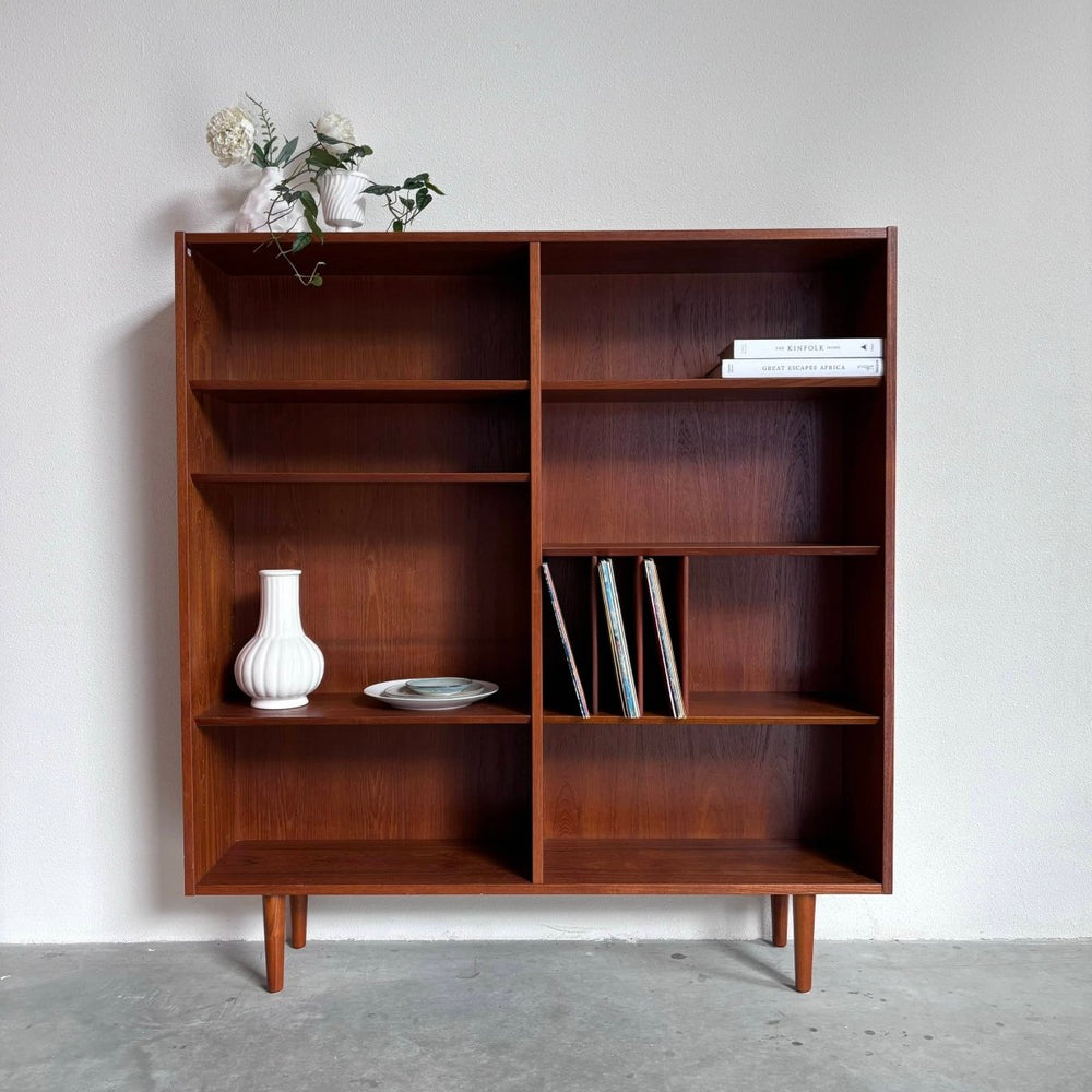 Boekenkast LP vak Hundevad teak - LOUI.STORE