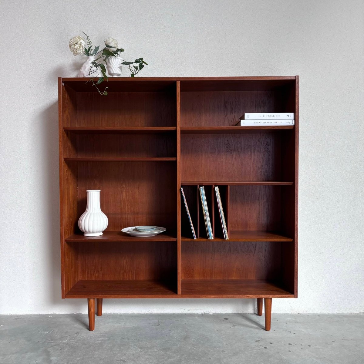 Boekenkast LP vak Hundevad teak - LOUI.STORE