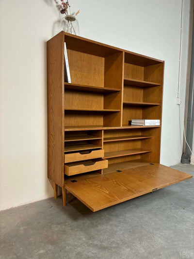 
                  
                    Boekenkast met klep in eiken - LOUI.STORE
                  
                