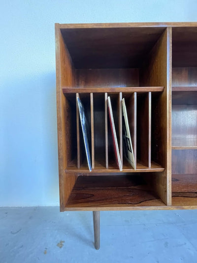 
                  
                    Boekenkast palissander met LP vakken - LOUI.STORE
                  
                