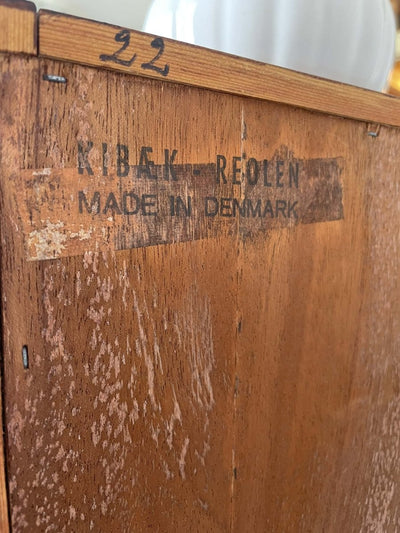 
                  
                    Boekenkast palissander met LP vakken - LOUI.STORE
                  
                