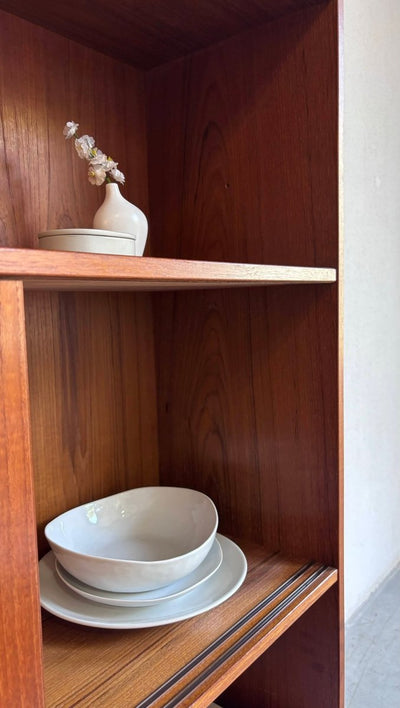 
                  
                    Boekenkast schuifdeuren teak - LOUI.STORE
                  
                