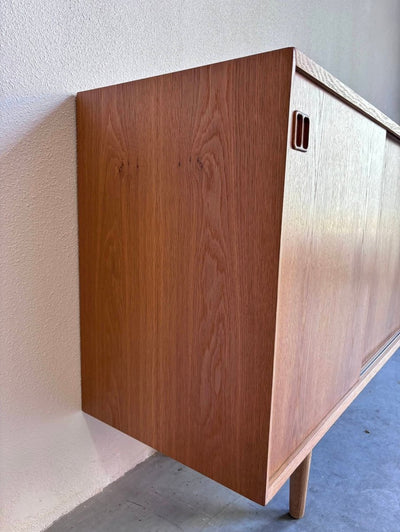 
                  
                    Boekenkast schuifdeuren teak - LOUI.STORE
                  
                