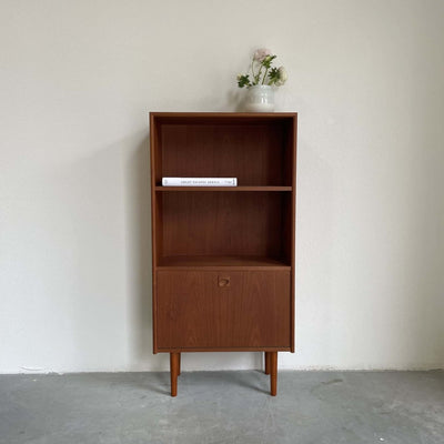 Boekenkast smal met klep - LOUI.STORE