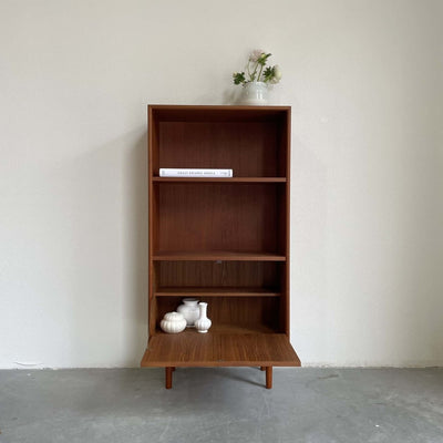 
                  
                    Boekenkast smal met klep - LOUI.STORE
                  
                