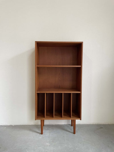 
                  
                    Boekenkast smal met LP rack - LOUI.STORE
                  
                