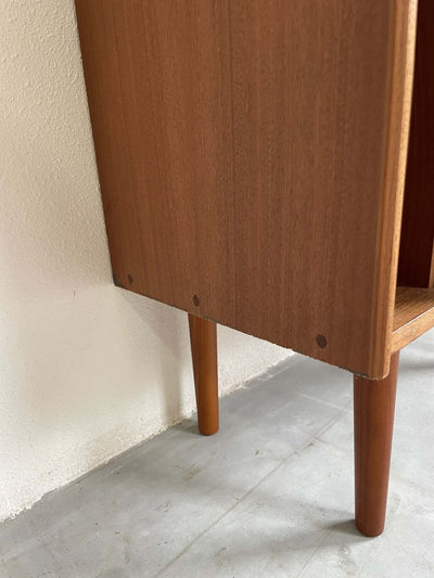 
                  
                    Boekenkast smal met LP rack - LOUI.STORE
                  
                