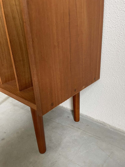 
                  
                    Boekenkast smal met LP rack - LOUI.STORE
                  
                