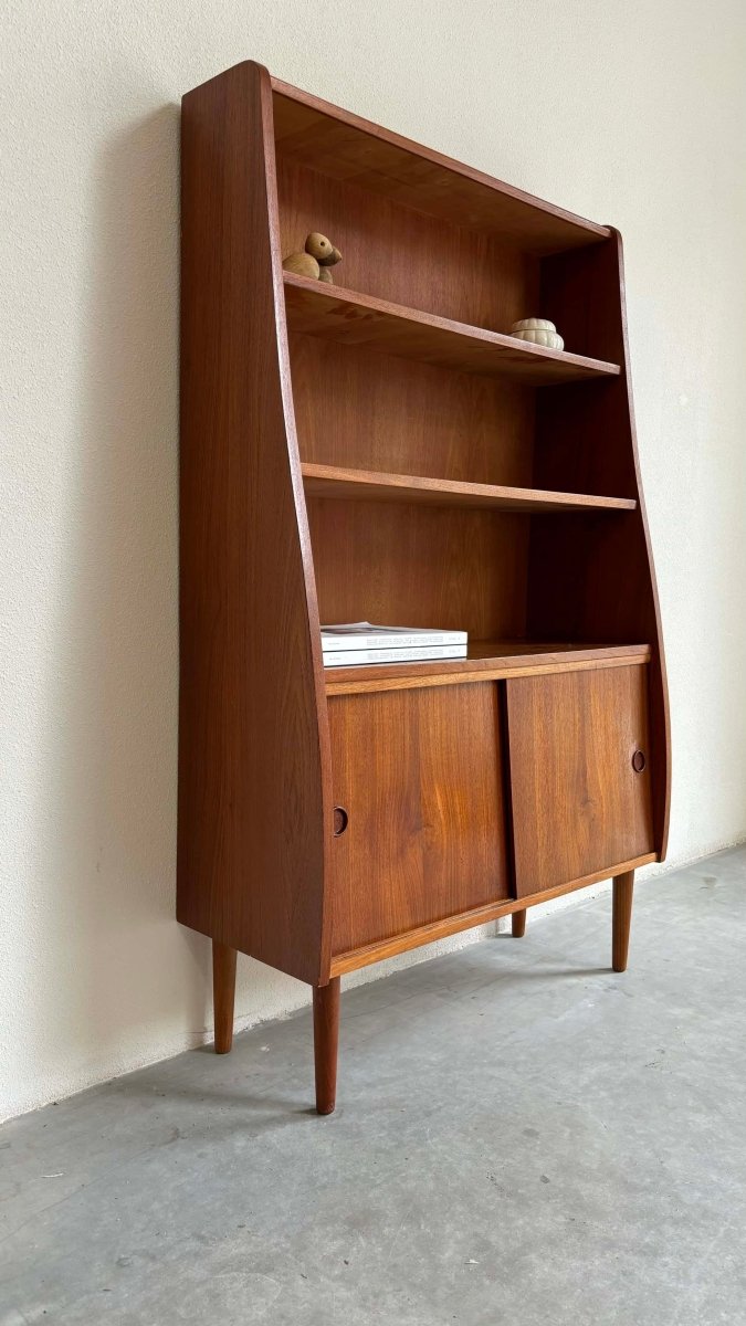 Boekenkast teak curved - LOUI.STORE