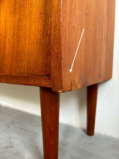 
                  
                    Boekenkast teak curved - LOUI.STORE
                  
                