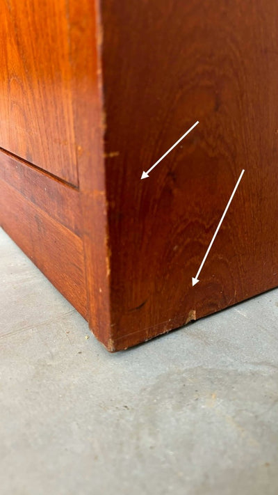 
                  
                    Boekenkast teak op plint - LOUI.STORE
                  
                