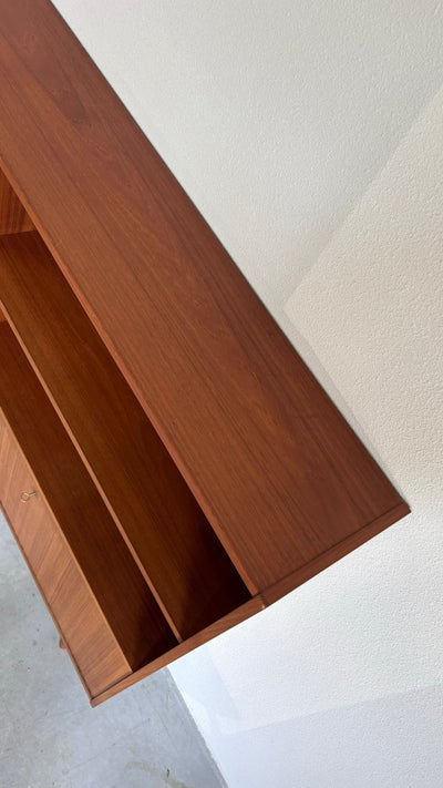 
                  
                    Boekenkast XL glazen deurtjes - LOUI.STORE
                  
                