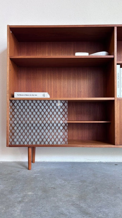 
                  
                    Boekenkast XL glazen deurtjes - LOUI.STORE
                  
                