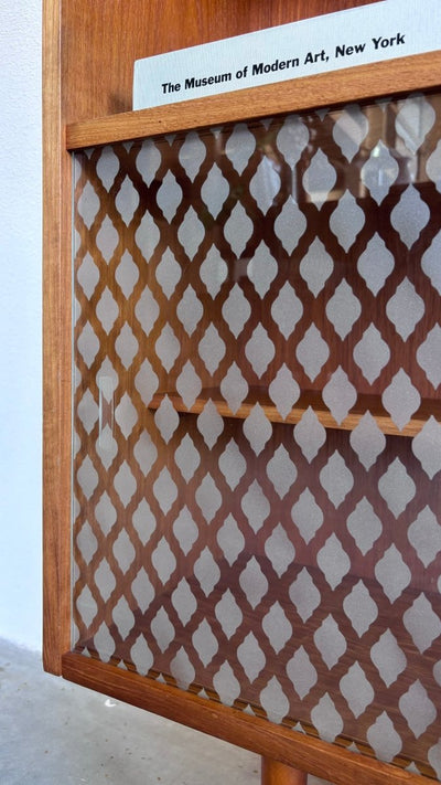 
                  
                    Boekenkast XL glazen deurtjes - LOUI.STORE
                  
                