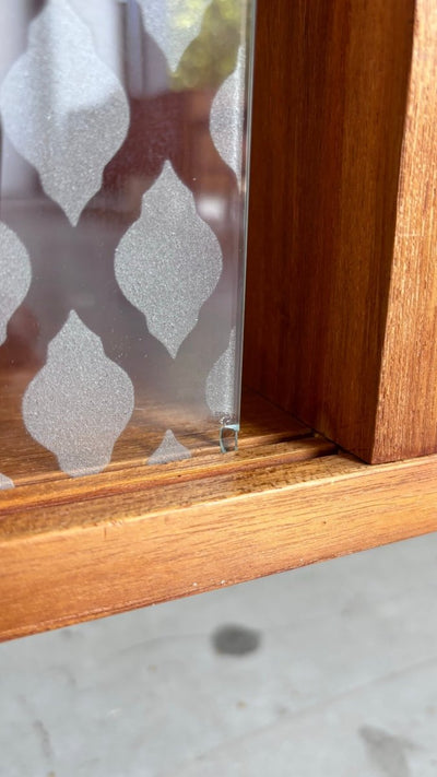 
                  
                    Boekenkast XL glazen deurtjes - LOUI.STORE
                  
                