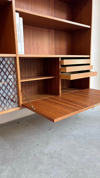 
                  
                    Boekenkast XL glazen deurtjes - LOUI.STORE
                  
                