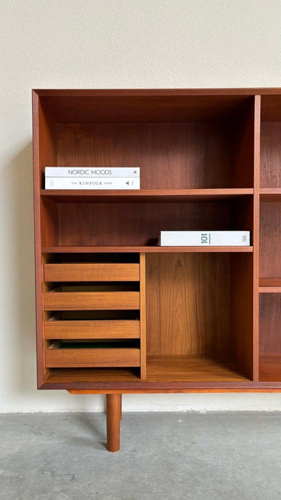 
                  
                    Boekenkast XL in teak - LOUI.STORE
                  
                