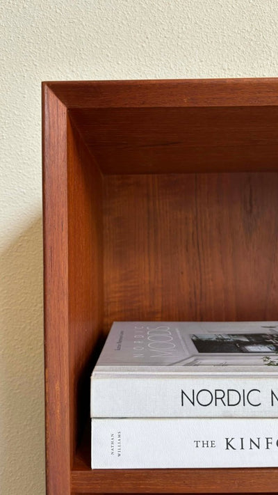 
                  
                    Boekenkast XL in teak - LOUI.STORE
                  
                