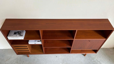 
                  
                    Boekenkast XL in teak - LOUI.STORE
                  
                