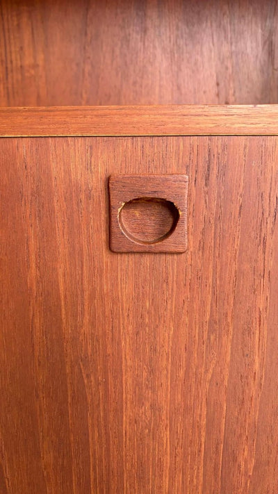 
                  
                    Boekenkast XL in teak - LOUI.STORE
                  
                