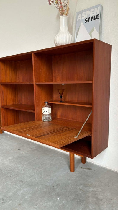 
                  
                    Boekenkast XL in teak - LOUI.STORE
                  
                