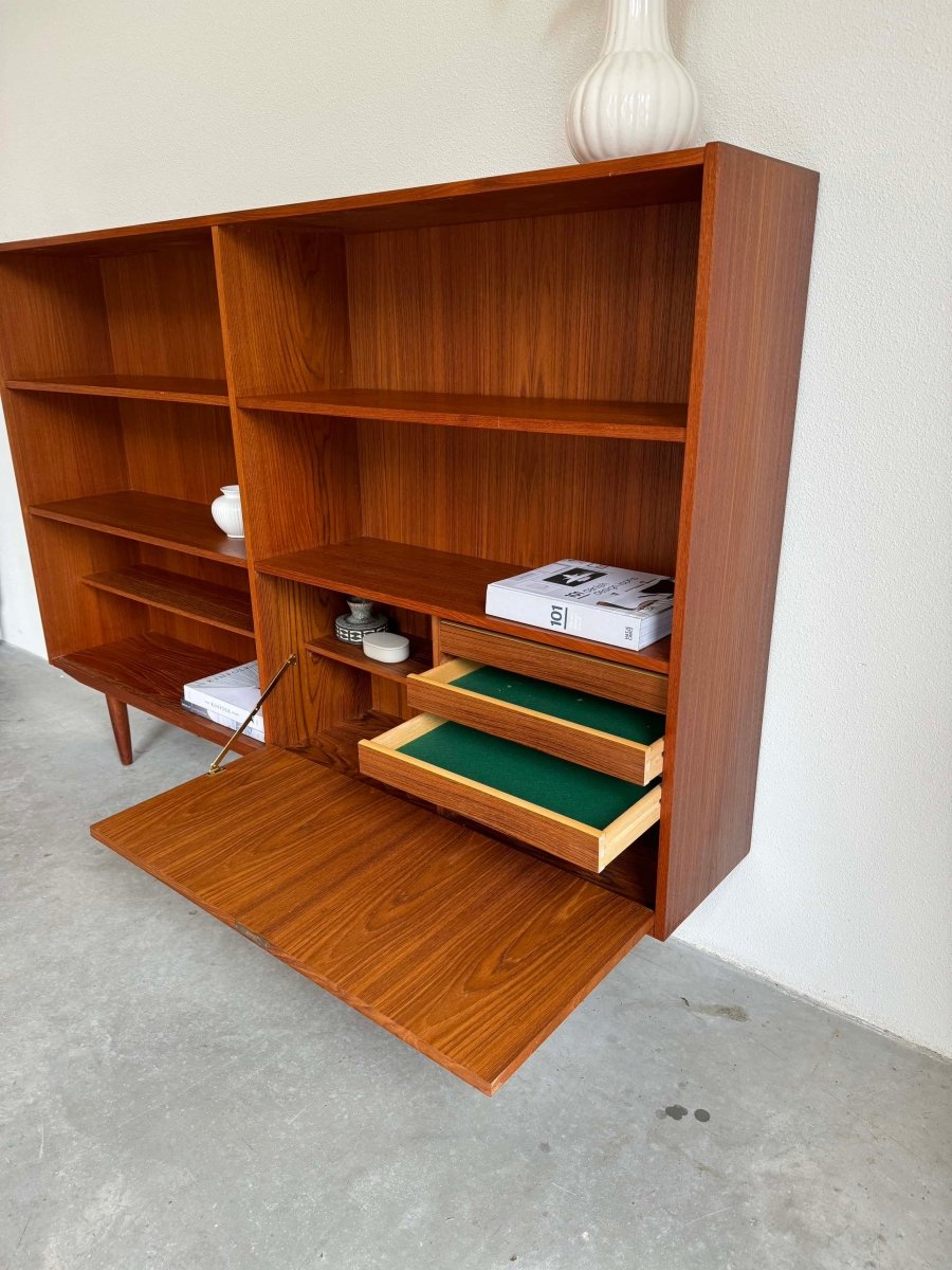 
                  
                    Boekenkast XL teak met klep - LOUI.STORE
                  
                