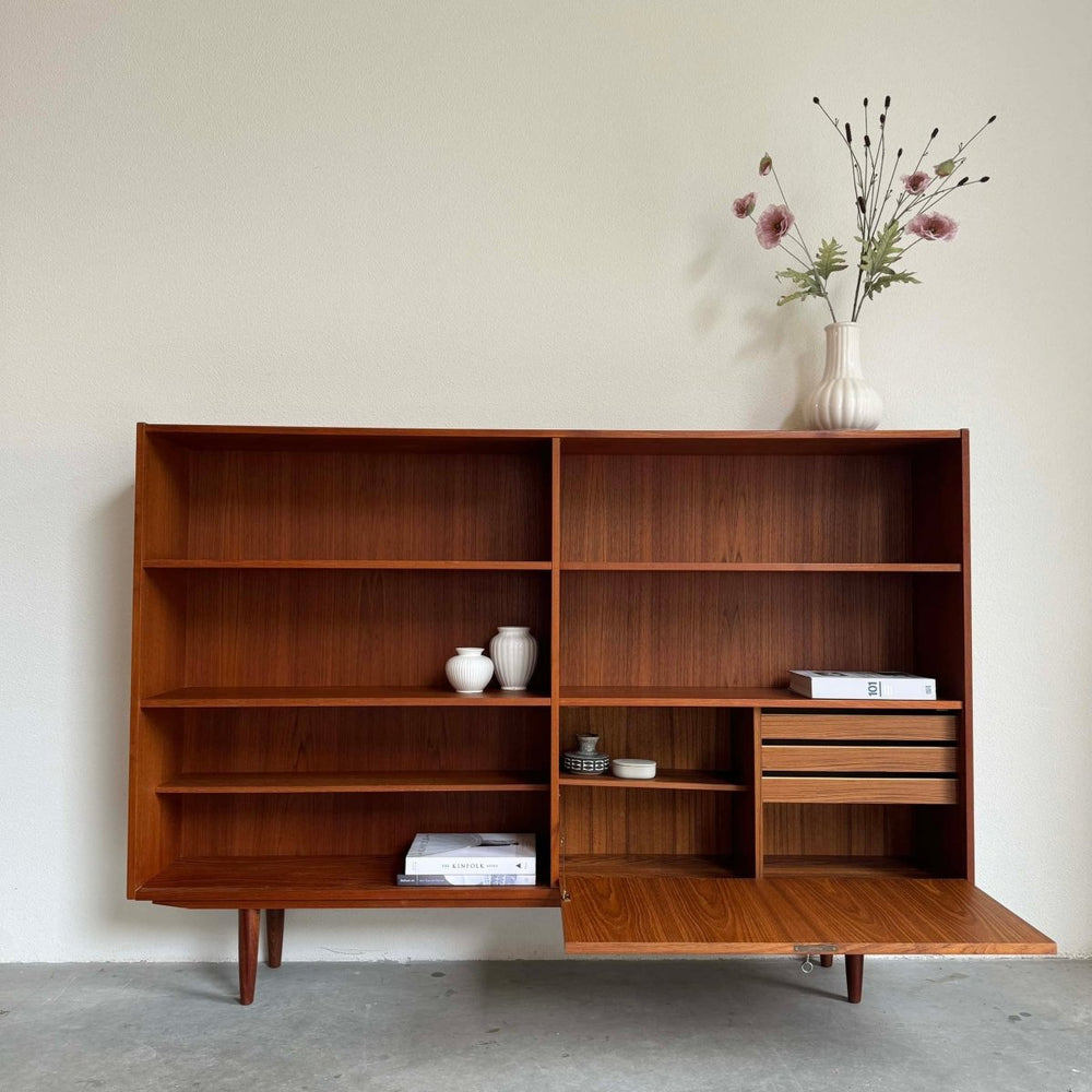 
                  
                    Boekenkast XL teak met klep - LOUI.STORE
                  
                