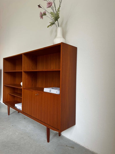
                  
                    Boekenkast XL teak met klep - LOUI.STORE
                  
                