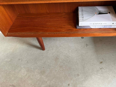 
                  
                    Boekenkast XL teak met klep - LOUI.STORE
                  
                