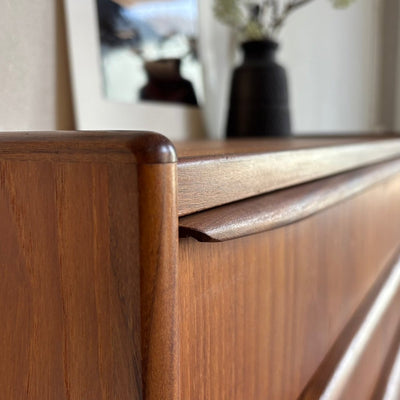 
                  
                    Brede vintage Deense ladekast teak - LOUI.STORE
                  
                