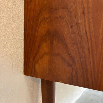 
                  
                    Brede vintage Deense ladekast teak - LOUI.STORE
                  
                