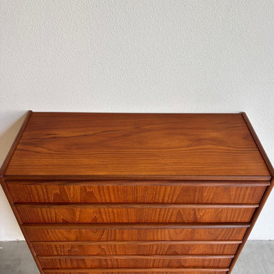 
                  
                    Brede vintage Deense ladekast teak - LOUI.STORE
                  
                