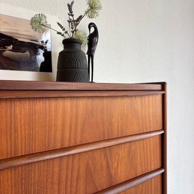 
                  
                    Brede vintage Deense ladekast teak - LOUI.STORE
                  
                